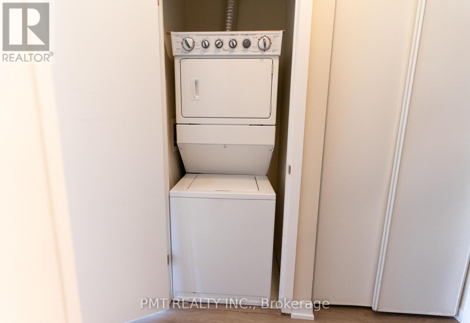 612 - 105 The Queensway, Toronto, Ontario  M6S 5B5 - Photo 11 - W12521556