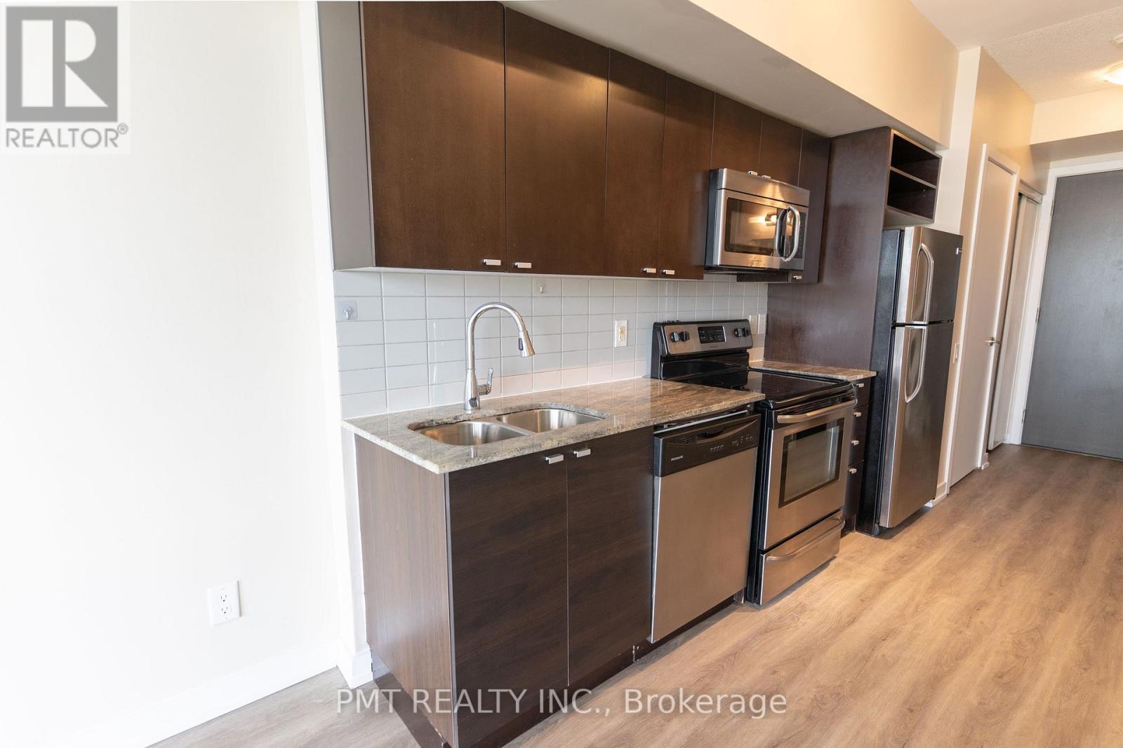 612 - 105 The Queensway, Toronto, Ontario  M6S 5B5 - Photo 4 - W12521556