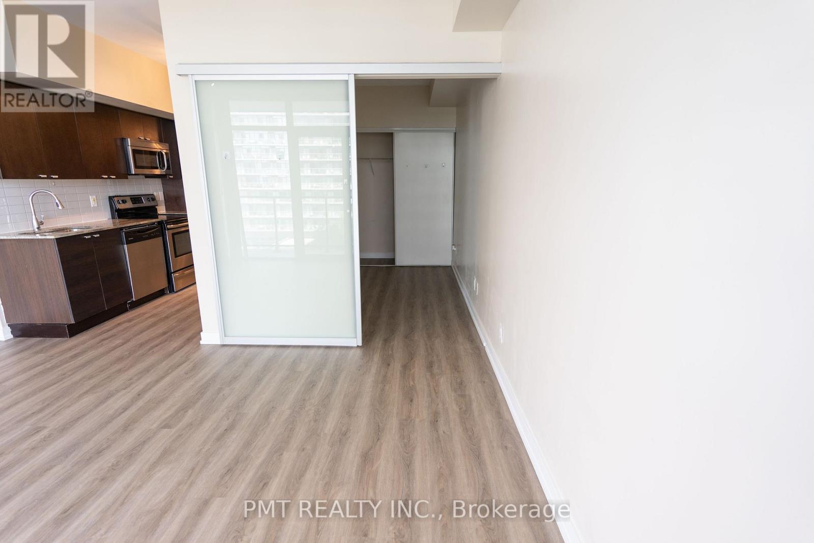 612 - 105 The Queensway, Toronto, Ontario  M6S 5B5 - Photo 6 - W12521556