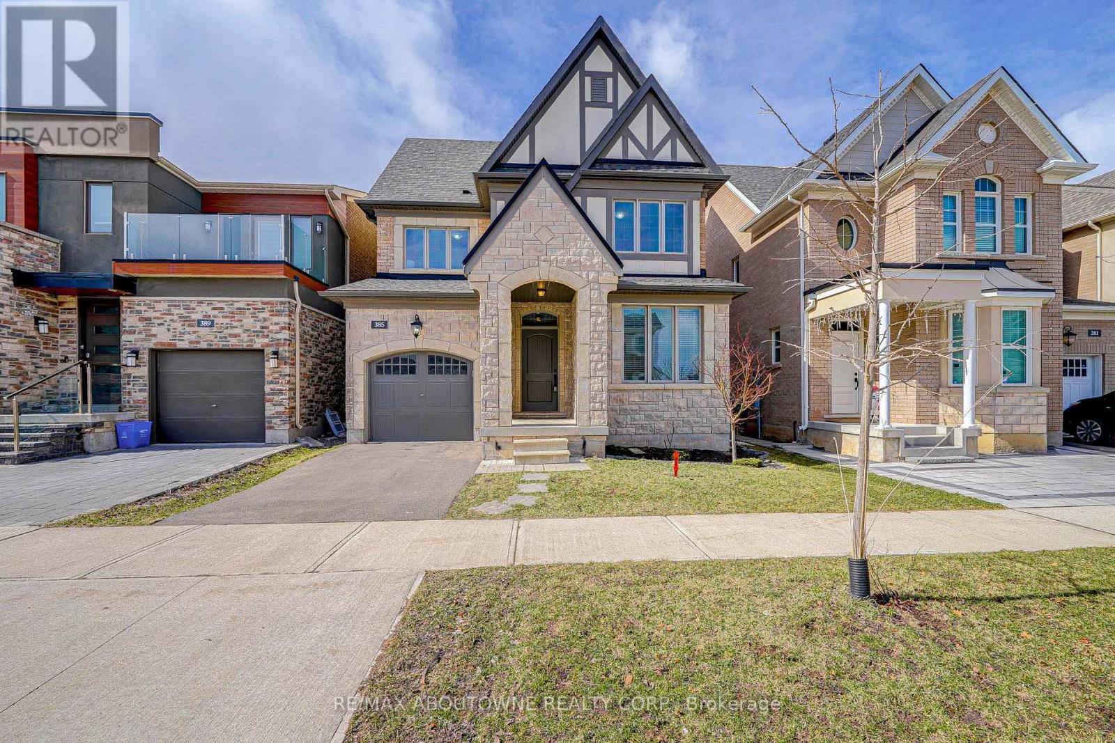 385 DAHLIA TRAIL, Oakville, Ontario