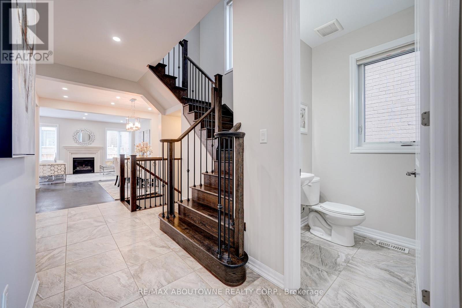 385 Dahlia Trail, Oakville, Ontario  L6M 4M2 - Photo 12 - W12521572