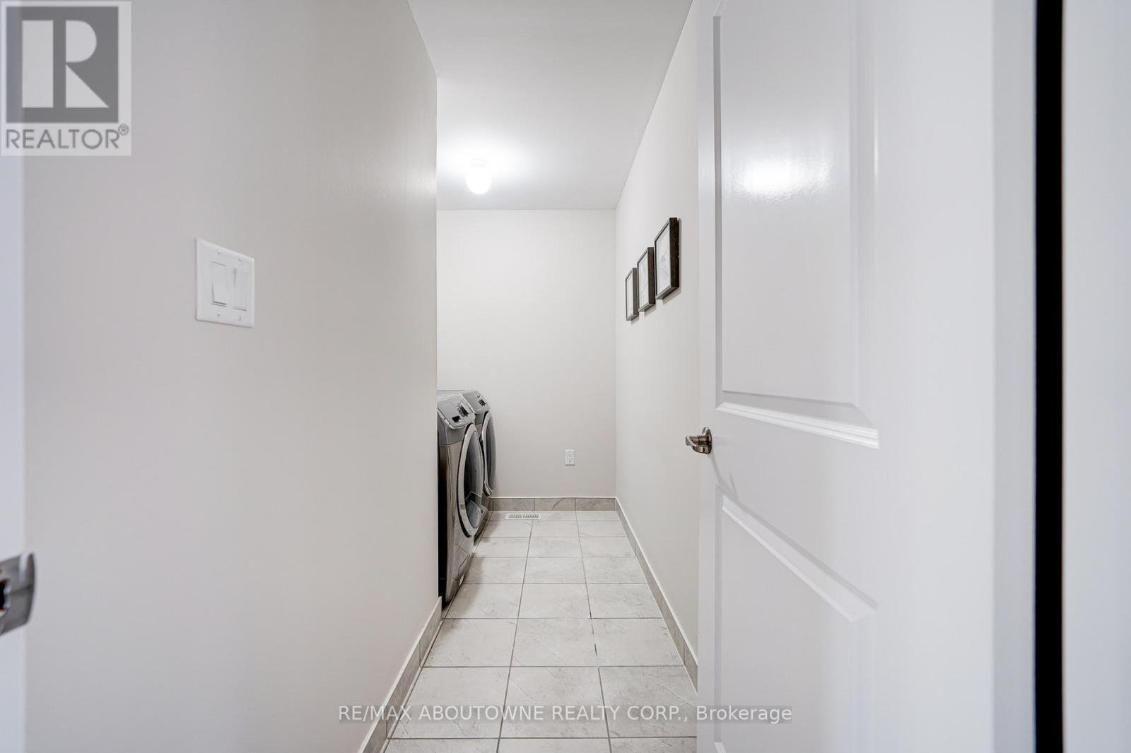 385 Dahlia Trail, Oakville, Ontario  L6M 4M2 - Photo 19 - W12521572