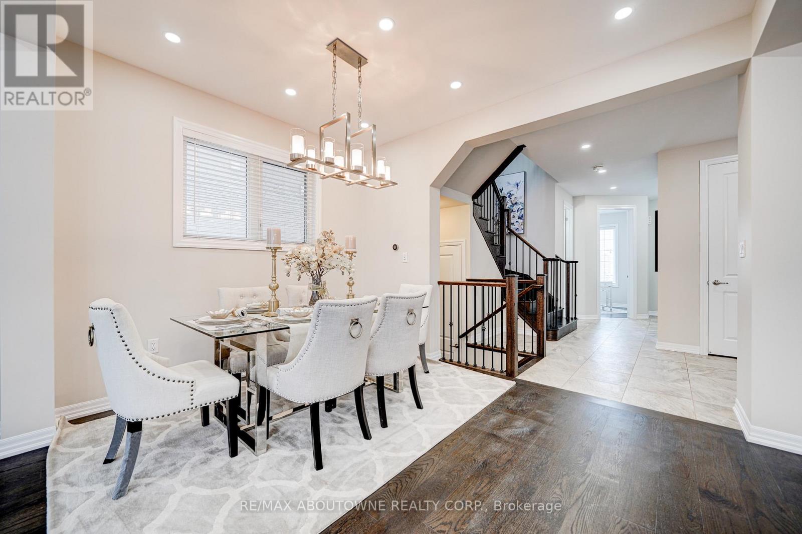 385 Dahlia Trail, Oakville, Ontario  L6M 4M2 - Photo 2 - W12521572