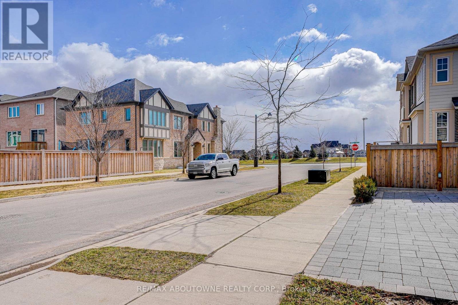 385 Dahlia Trail, Oakville, Ontario  L6M 4M2 - Photo 25 - W12521572