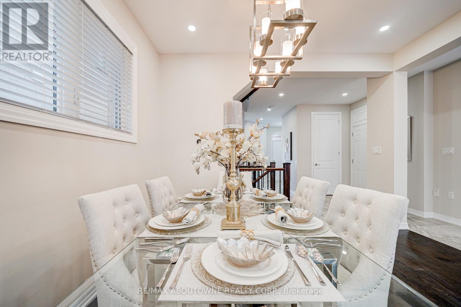 385 Dahlia Trail, Oakville, Ontario  L6M 4M2 - Photo 3 - W12521572