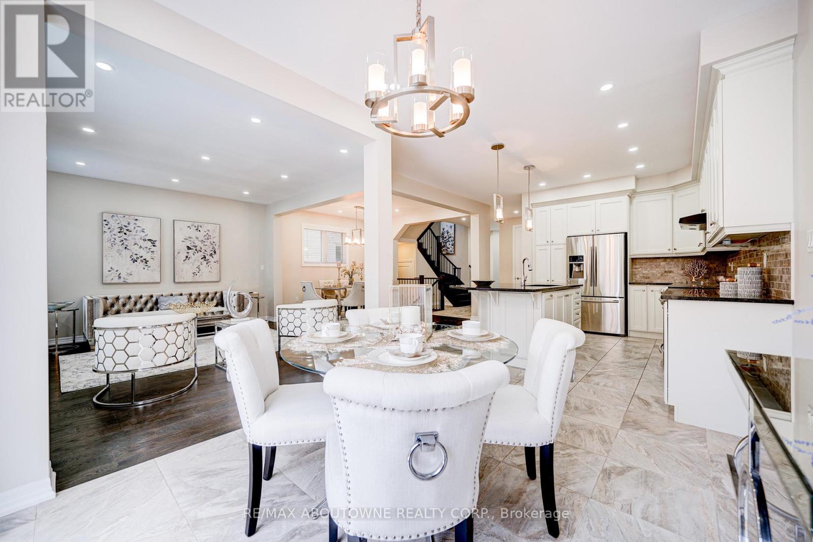 385 Dahlia Trail, Oakville, Ontario  L6M 4M2 - Photo 4 - W12521572