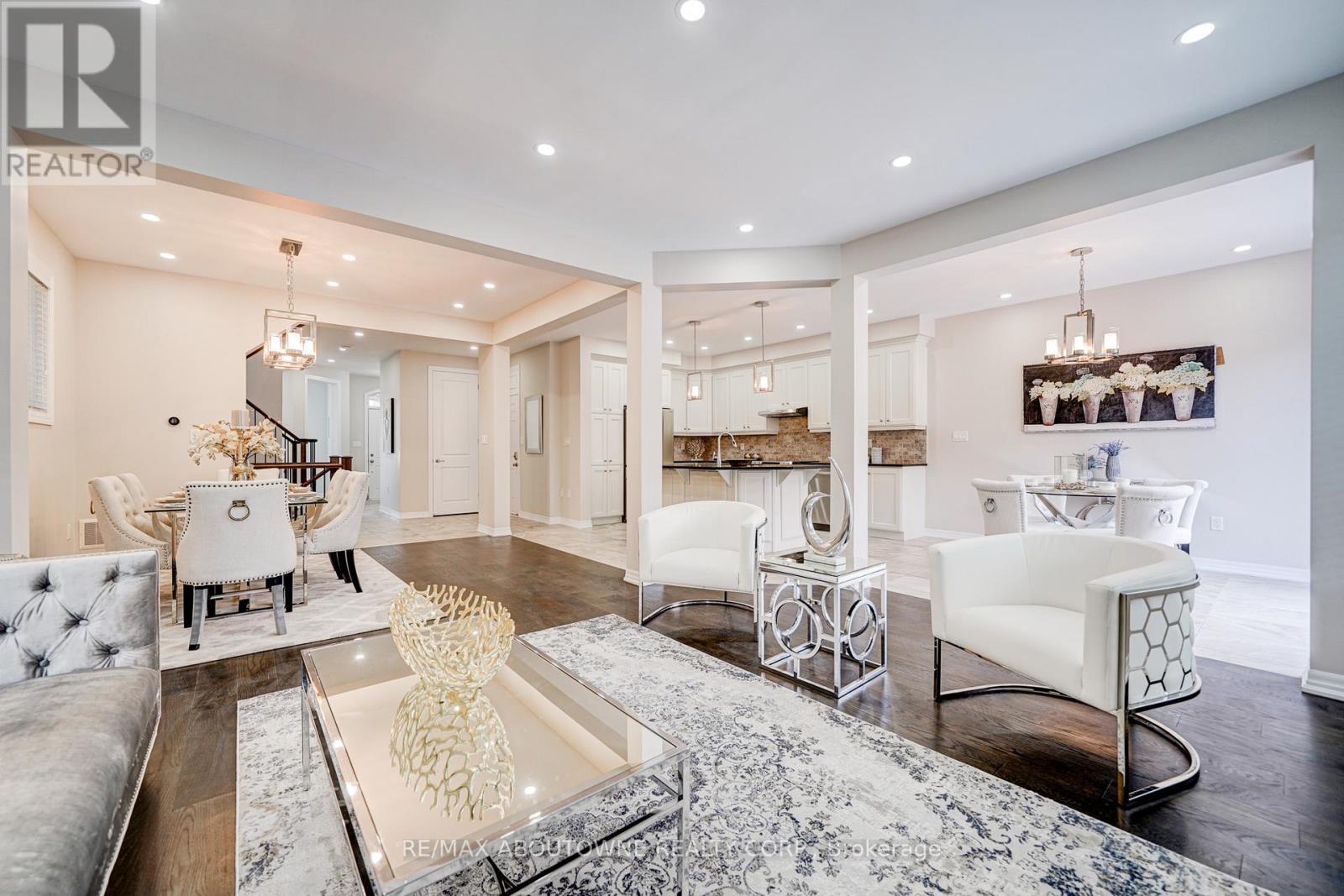 385 Dahlia Trail, Oakville, Ontario  L6M 4M2 - Photo 5 - W12521572