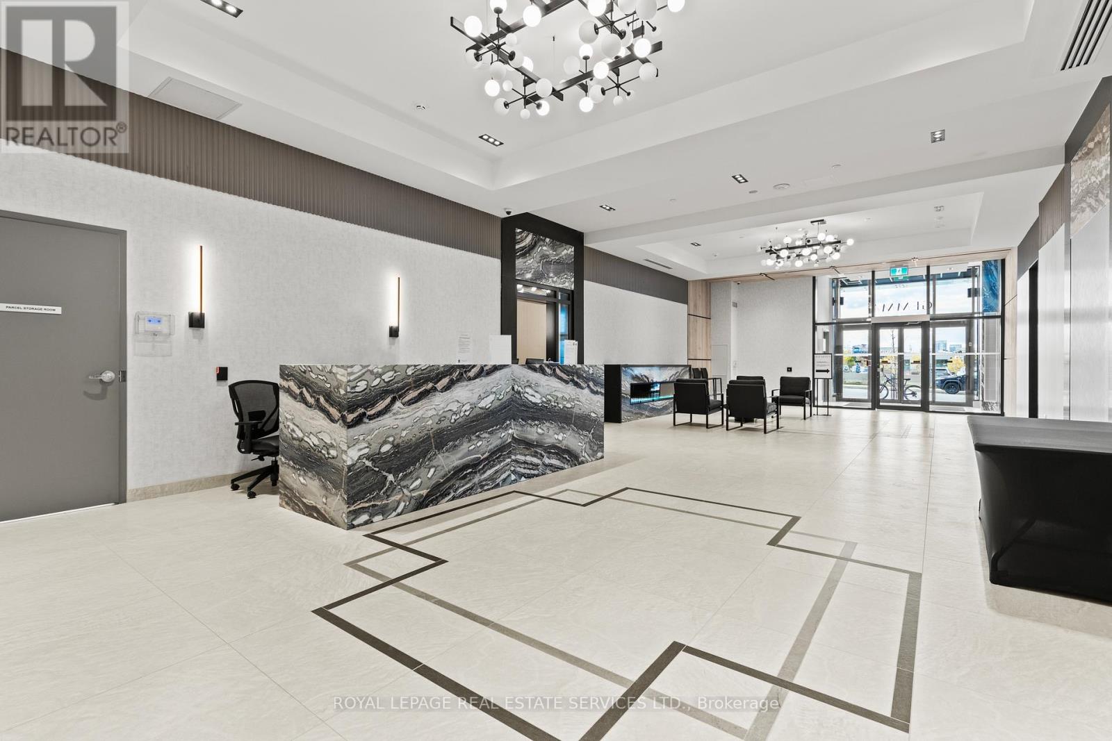 810 - 15 Watergarden Drive, Mississauga, Ontario  L5N 1H1 - Photo 4 - W12521612