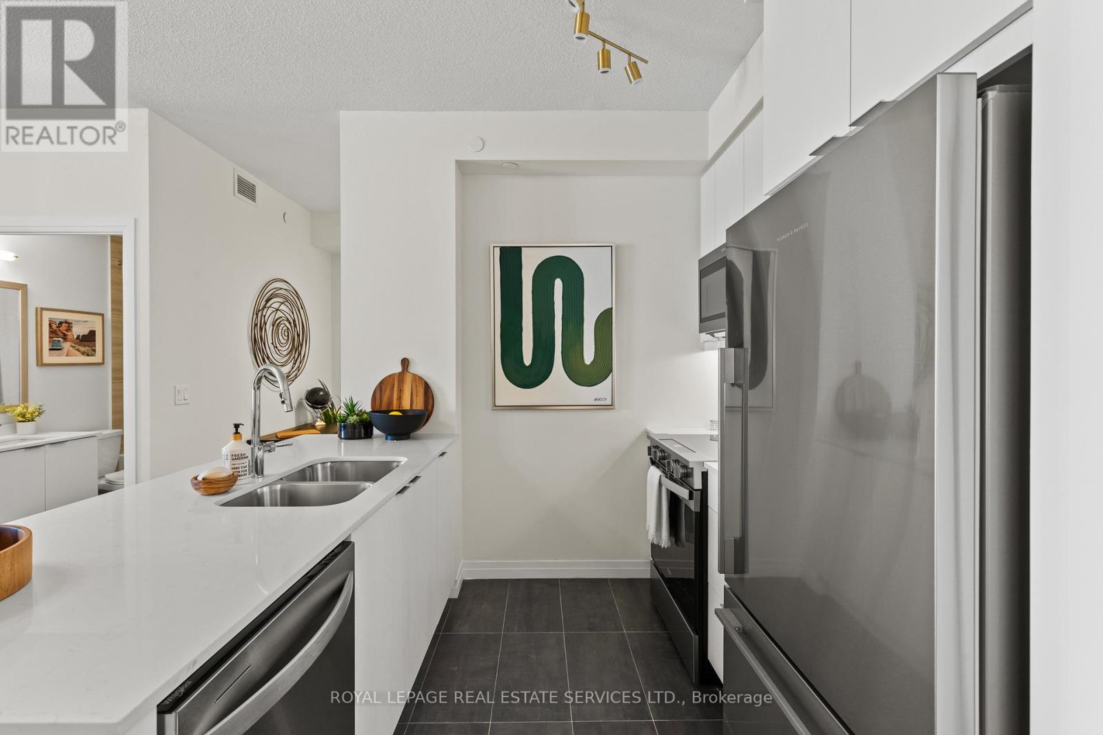 810 - 15 Watergarden Drive, Mississauga, Ontario  L5N 1H1 - Photo 8 - W12521612