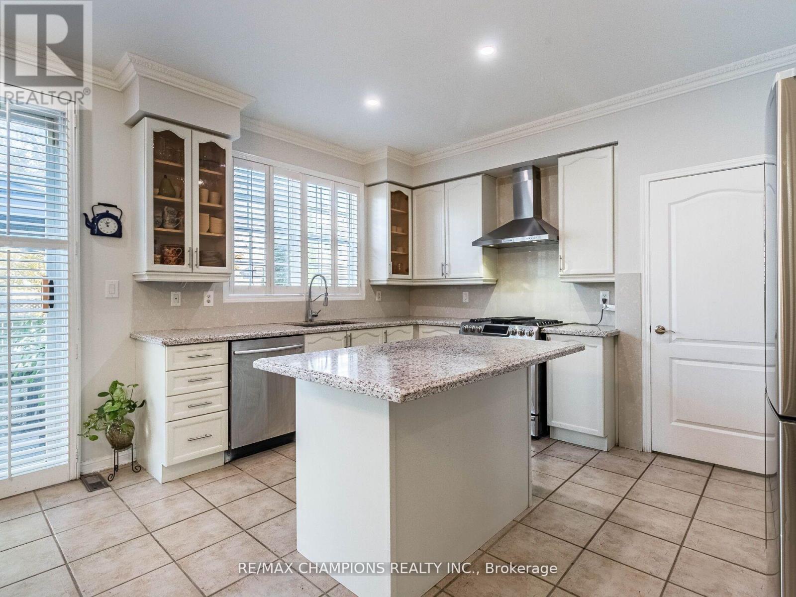 707 Trudeau Drive, Milton, Ontario  L9T 5L4 - Photo 24 - W12521626