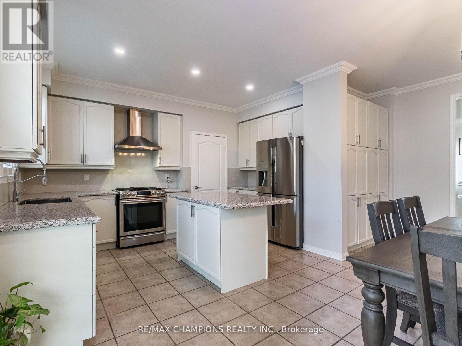 707 Trudeau Drive, Milton, Ontario  L9T 5L4 - Photo 25 - W12521626