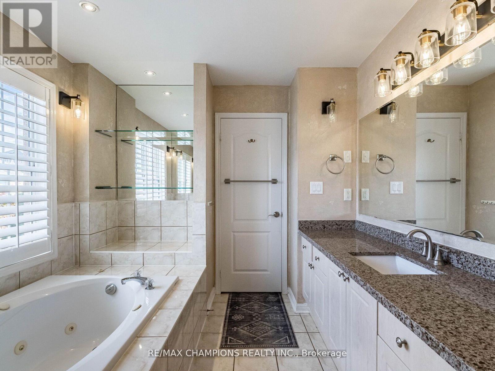 707 Trudeau Drive, Milton, Ontario  L9T 5L4 - Photo 39 - W12521626