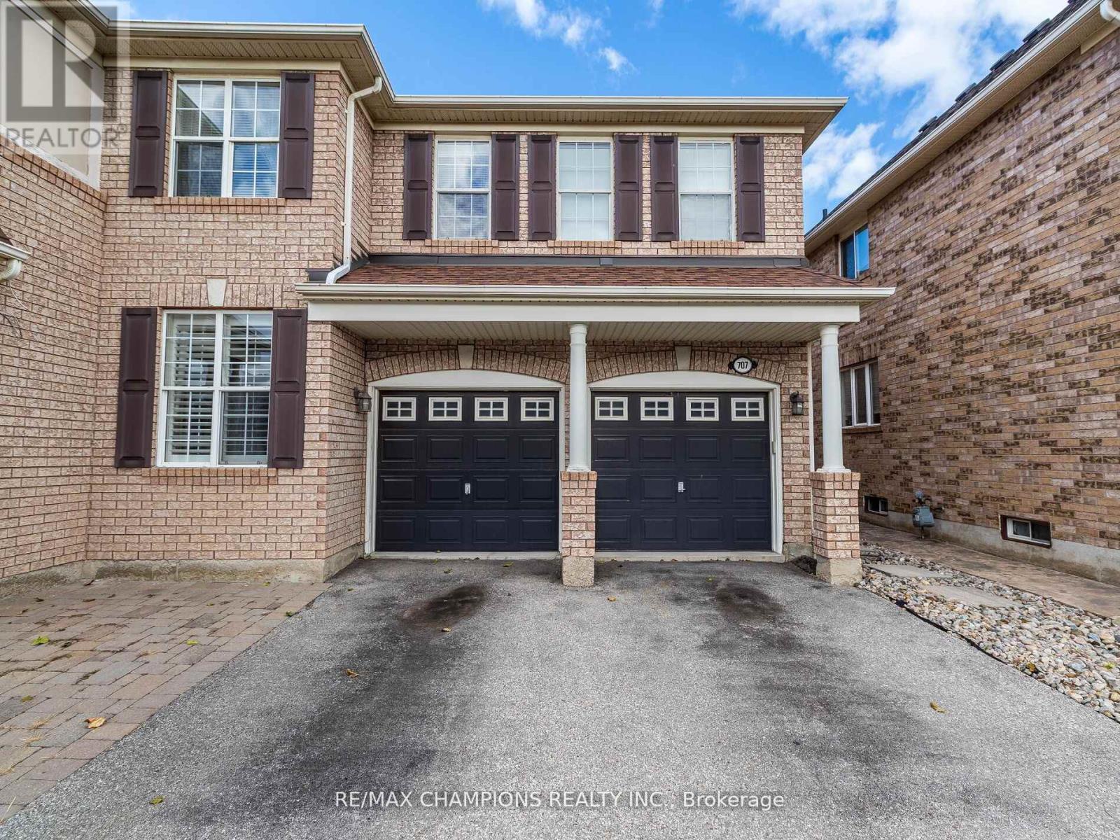 707 Trudeau Drive, Milton, Ontario  L9T 5L4 - Photo 4 - W12521626