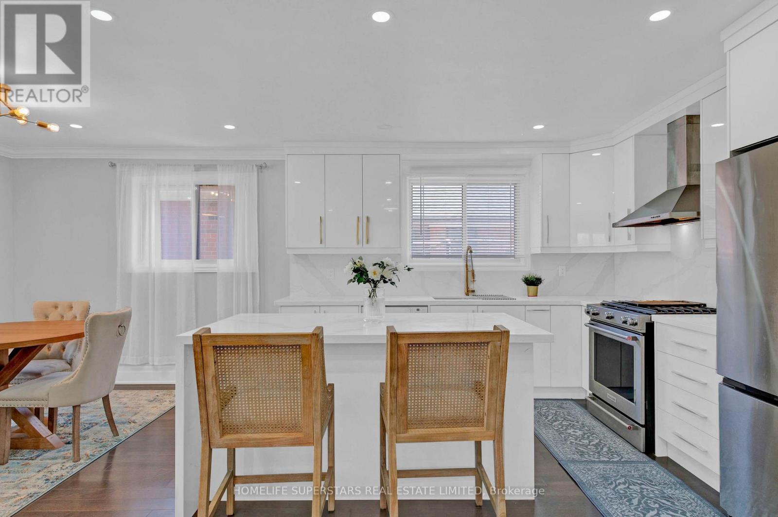 24 Archway Crescent, Toronto, Ontario  M9M 1V6 - Photo 12 - W12521632