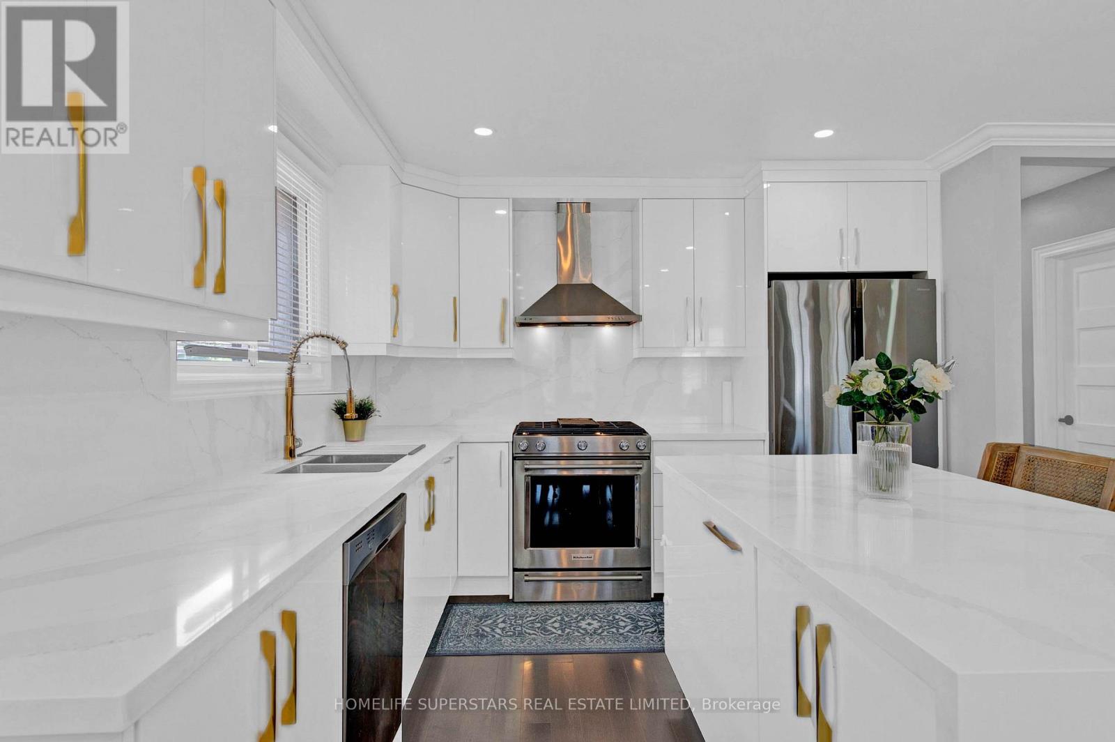 24 Archway Crescent, Toronto, Ontario  M9M 1V6 - Photo 13 - W12521632