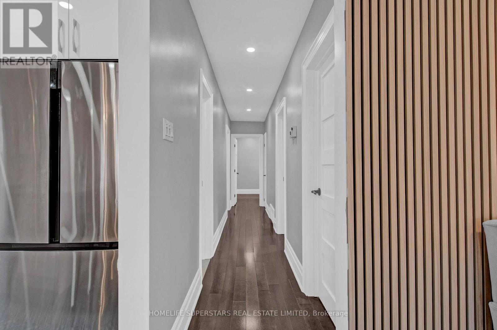 24 Archway Crescent, Toronto, Ontario  M9M 1V6 - Photo 15 - W12521632