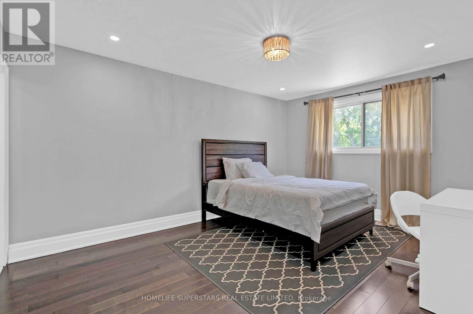 24 Archway Crescent, Toronto, Ontario  M9M 1V6 - Photo 16 - W12521632