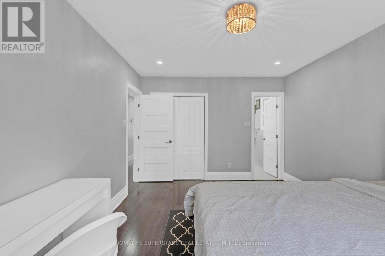 24 Archway Crescent, Toronto, Ontario  M9M 1V6 - Photo 17 - W12521632