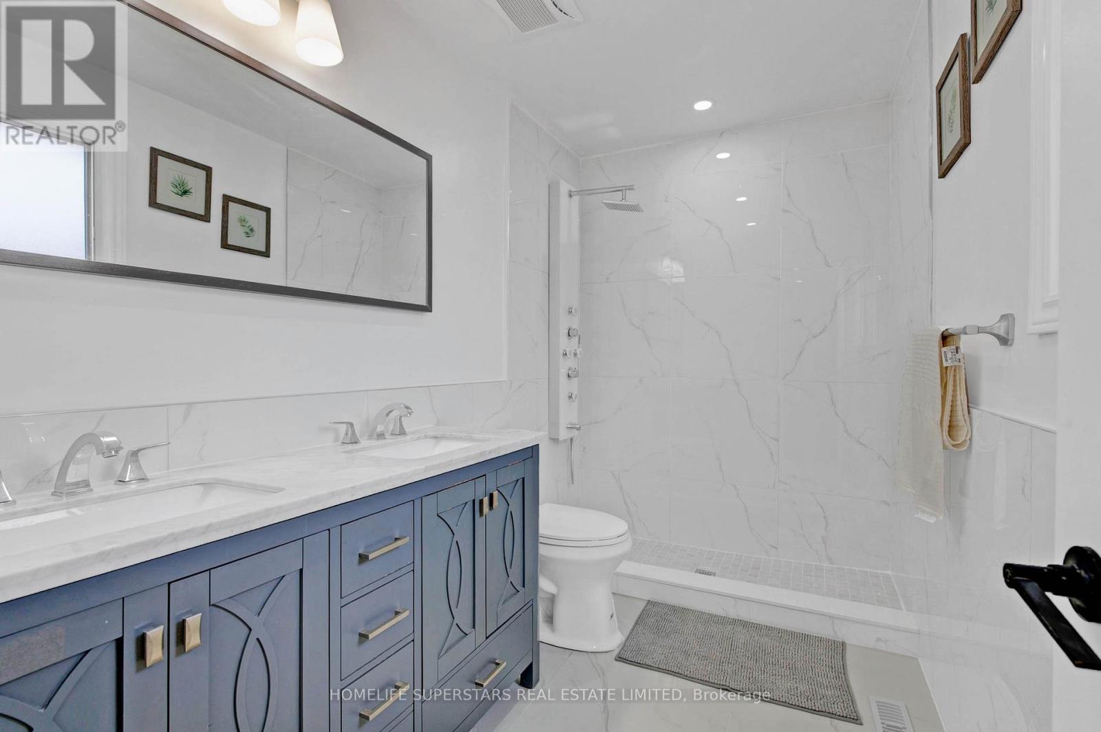 24 Archway Crescent, Toronto, Ontario  M9M 1V6 - Photo 18 - W12521632