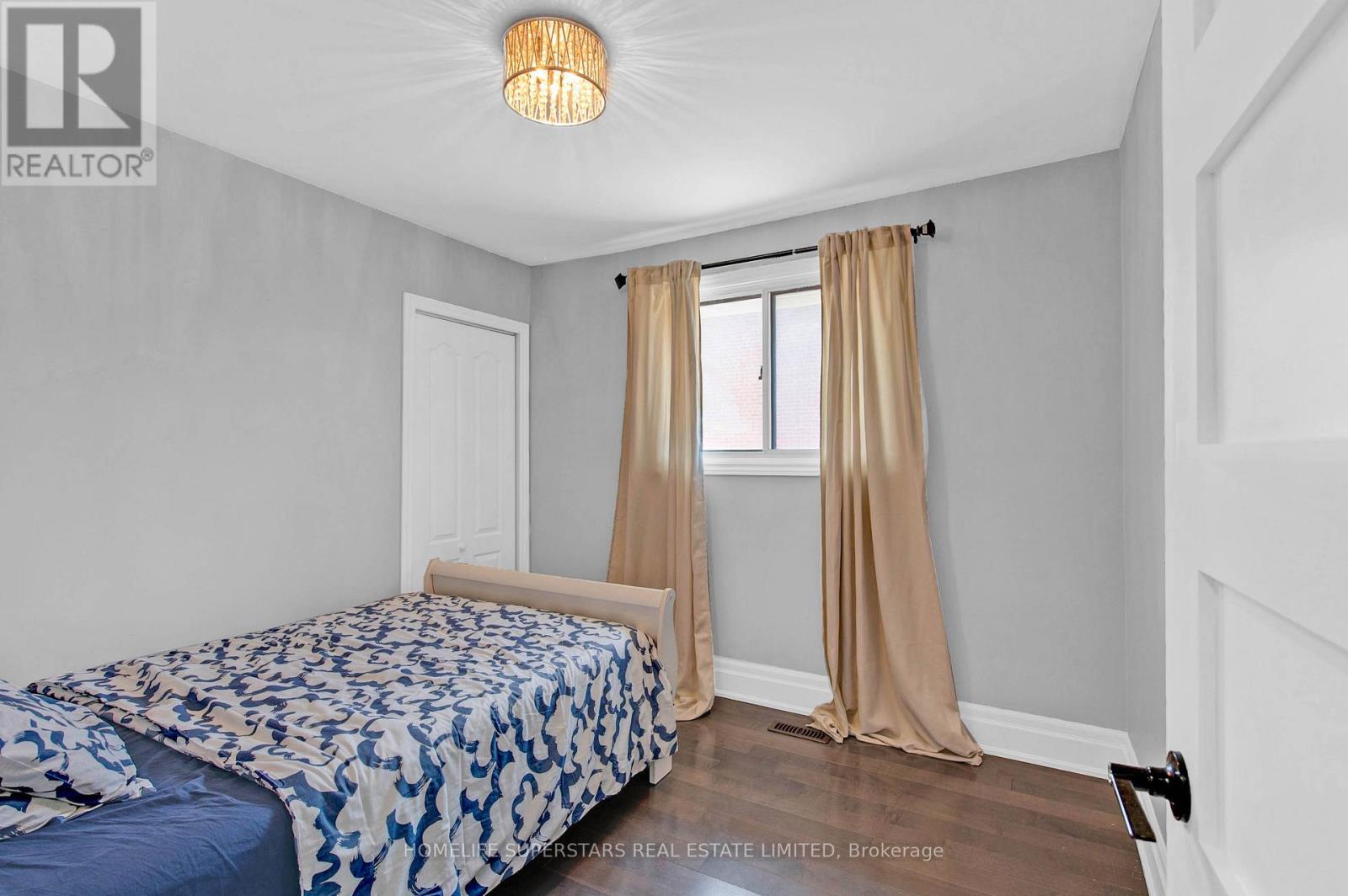 24 Archway Crescent, Toronto, Ontario  M9M 1V6 - Photo 21 - W12521632