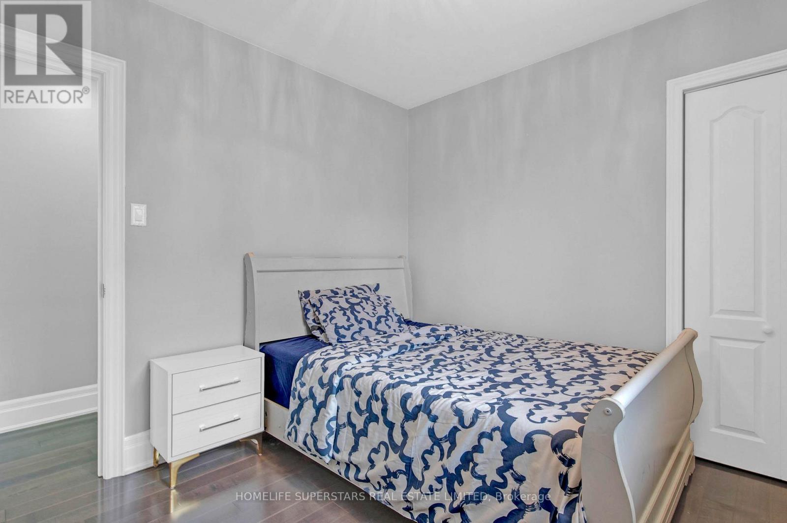 24 Archway Crescent, Toronto, Ontario  M9M 1V6 - Photo 22 - W12521632