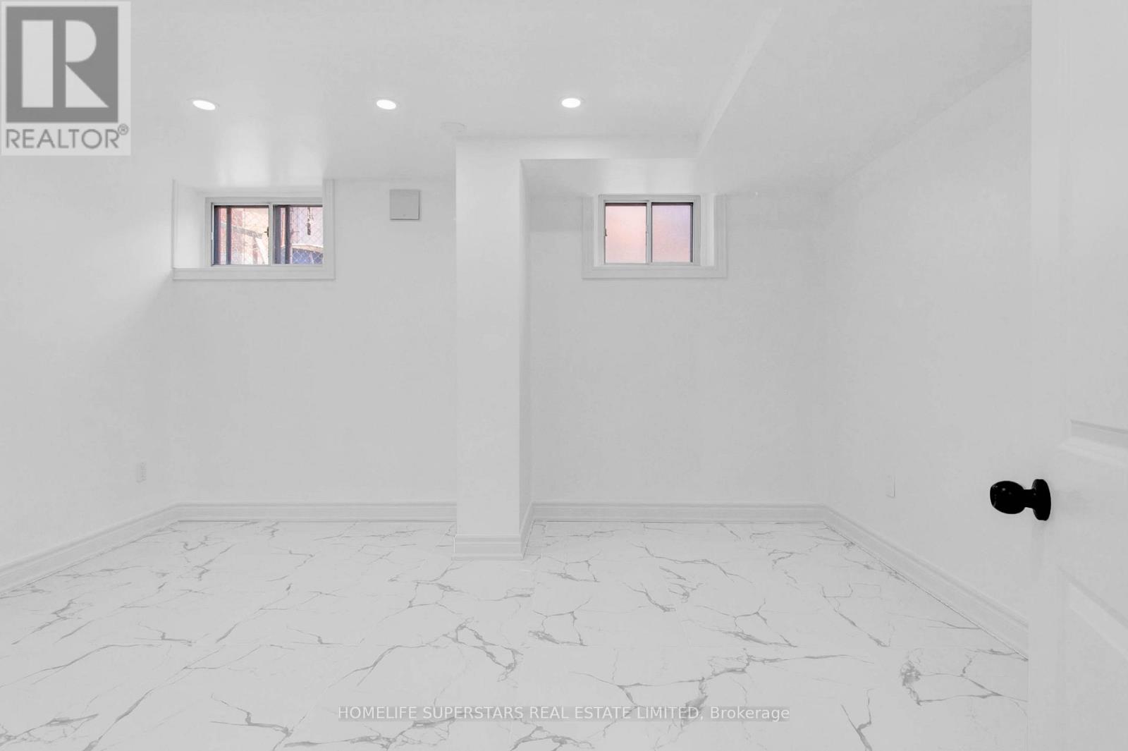 24 Archway Crescent, Toronto, Ontario  M9M 1V6 - Photo 27 - W12521632