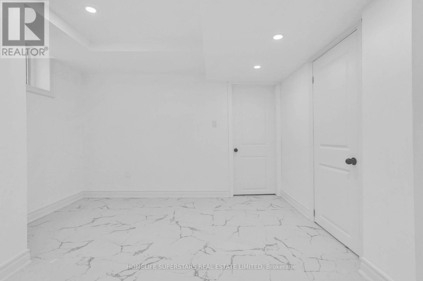 24 Archway Crescent, Toronto, Ontario  M9M 1V6 - Photo 28 - W12521632