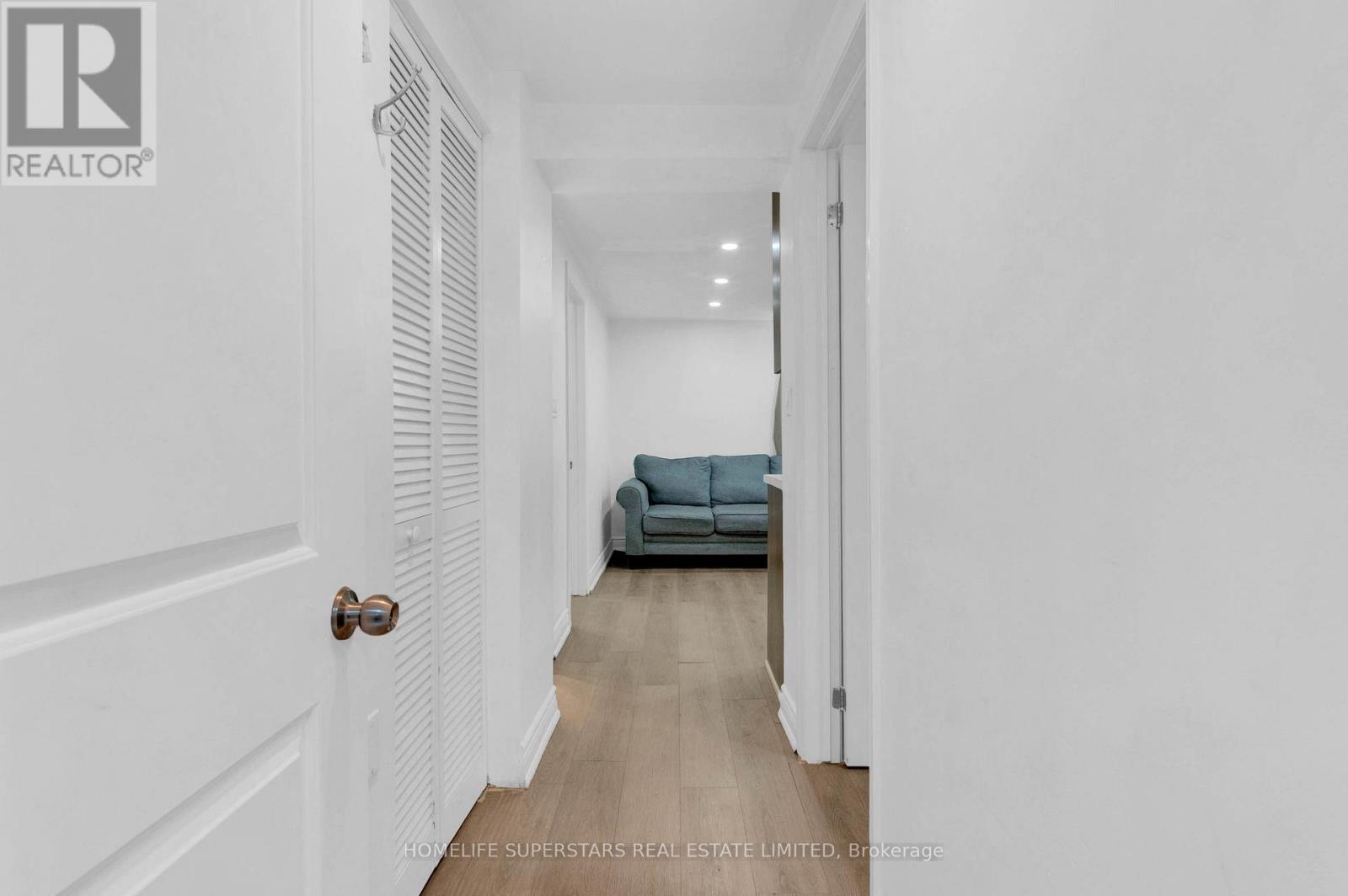 24 Archway Crescent, Toronto, Ontario  M9M 1V6 - Photo 29 - W12521632