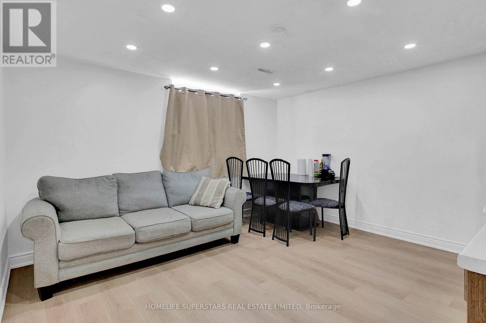 24 Archway Crescent, Toronto, Ontario  M9M 1V6 - Photo 30 - W12521632