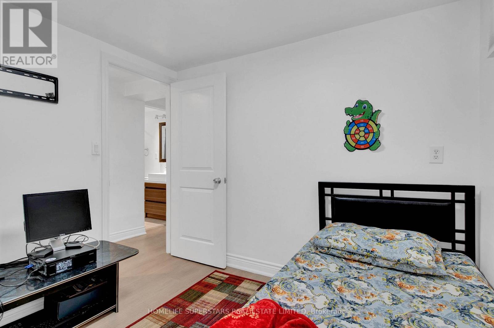 24 Archway Crescent, Toronto, Ontario  M9M 1V6 - Photo 33 - W12521632