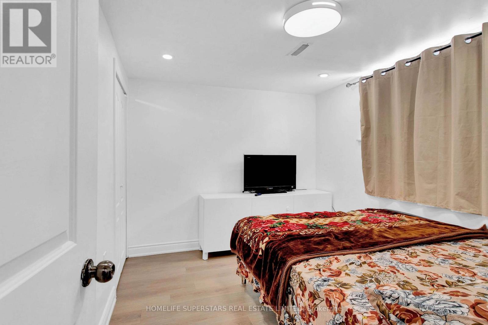 24 Archway Crescent, Toronto, Ontario  M9M 1V6 - Photo 34 - W12521632