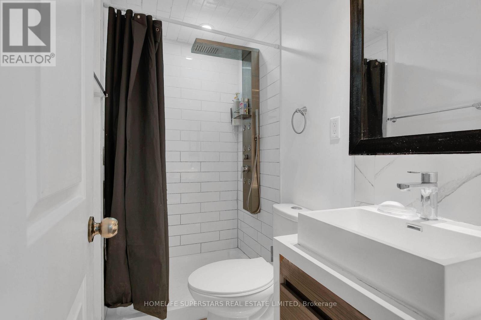 24 Archway Crescent, Toronto, Ontario  M9M 1V6 - Photo 35 - W12521632