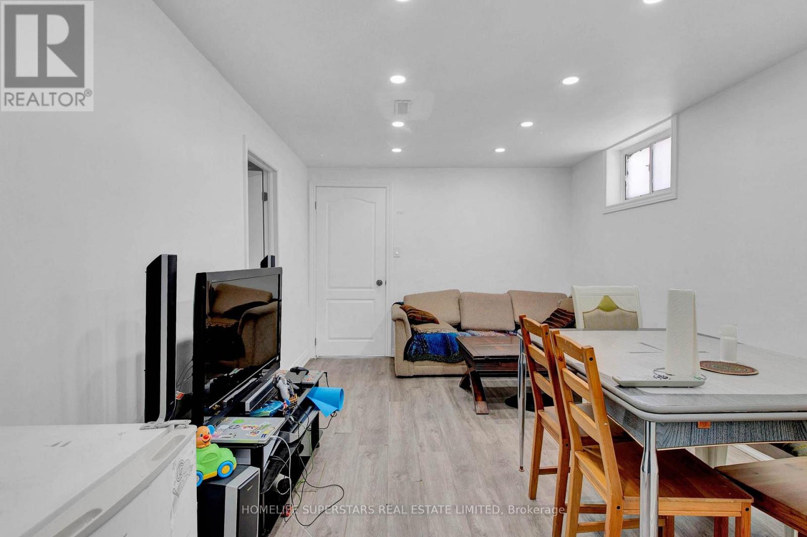 24 Archway Crescent, Toronto, Ontario  M9M 1V6 - Photo 37 - W12521632