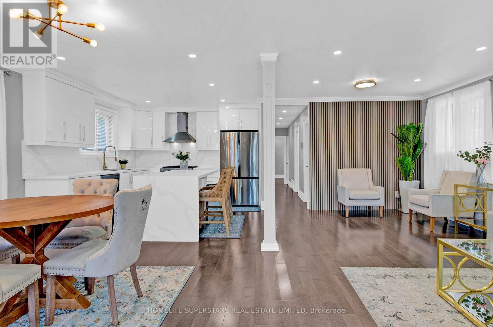 24 Archway Crescent, Toronto, Ontario  M9M 1V6 - Photo 6 - W12521632