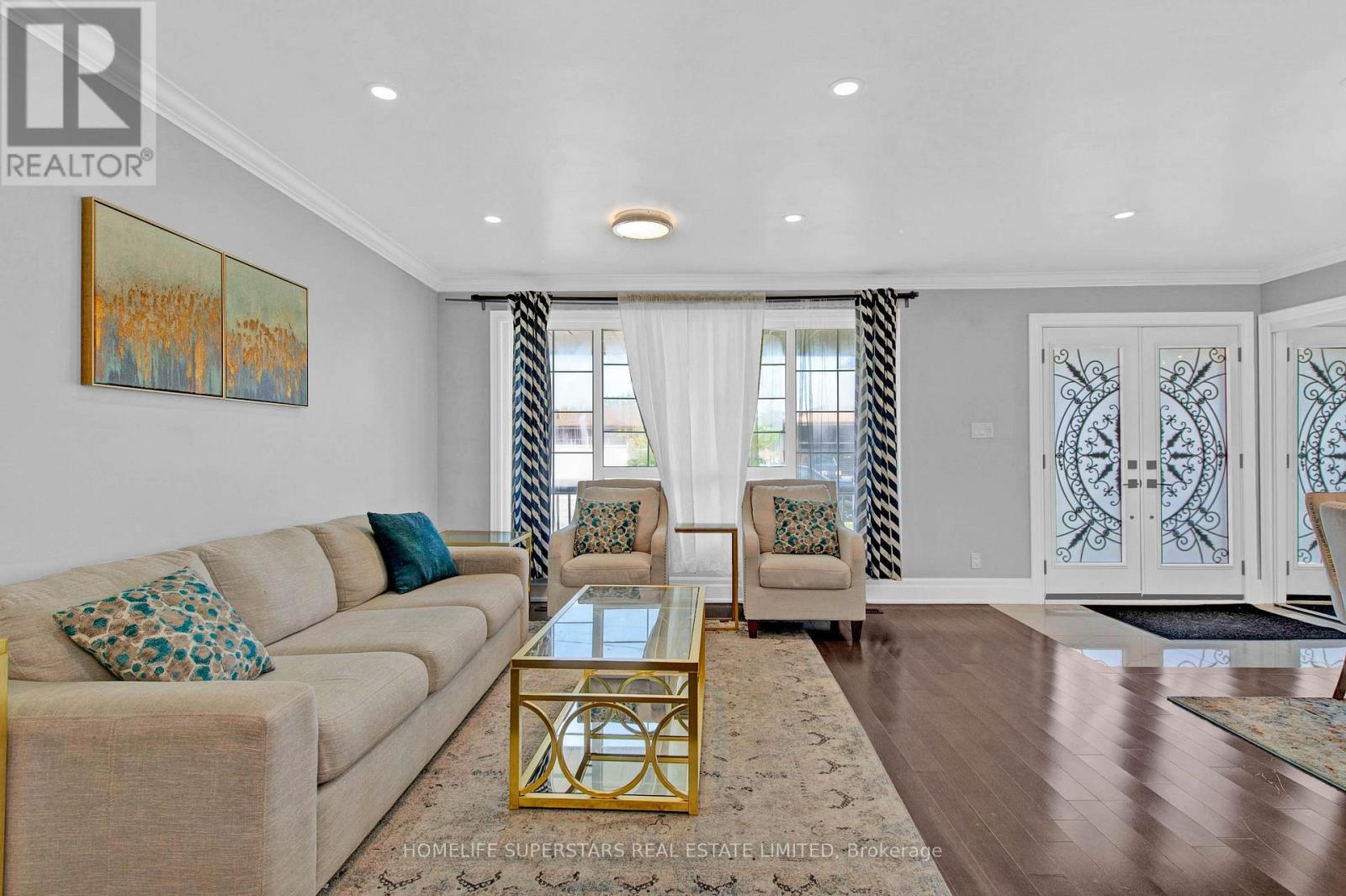 24 Archway Crescent, Toronto, Ontario  M9M 1V6 - Photo 9 - W12521632