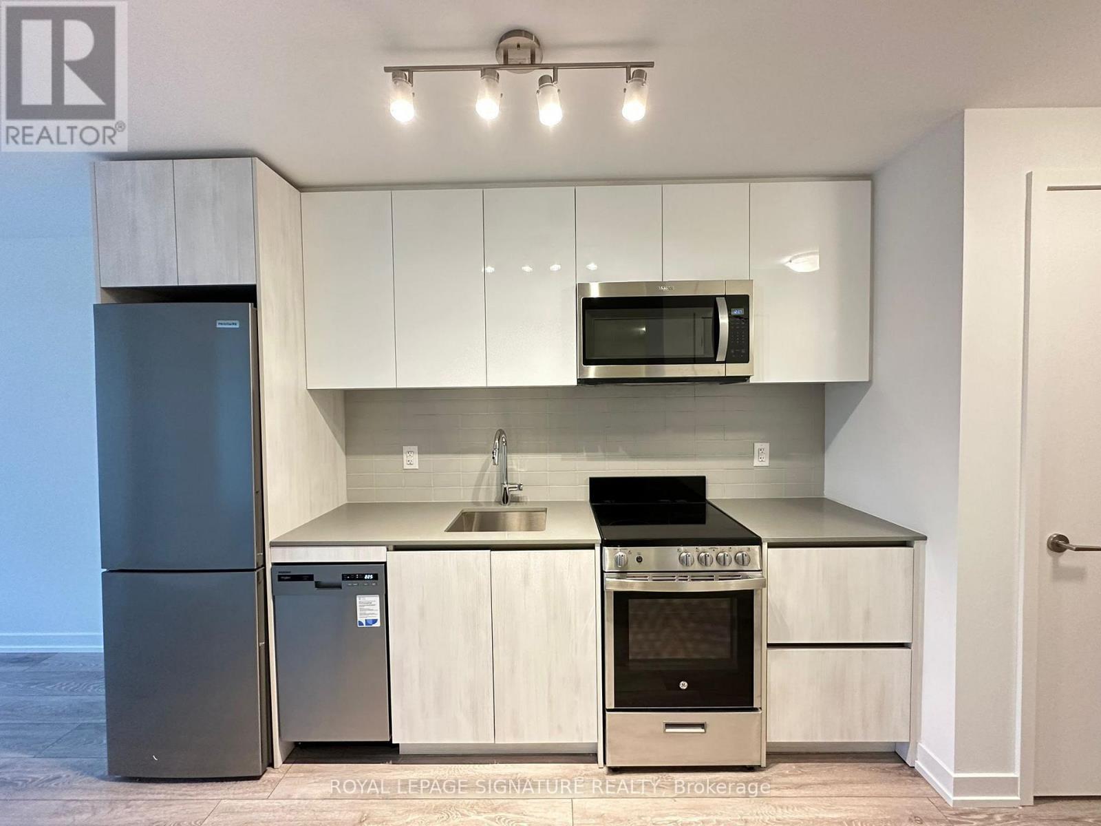 211 - 11 Maryport Avenue, Toronto, Ontario  M3M 0E2 - Photo 2 - W12521684