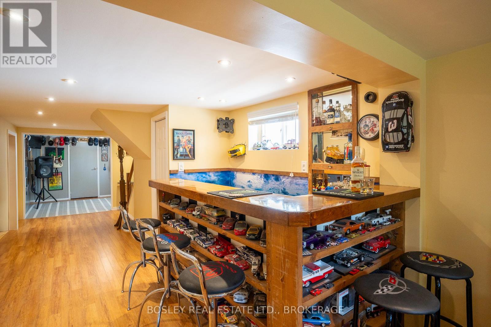 1568 Asgard Drive, Mississauga, Ontario  L5E 2B9 - Photo 11 - W12446789