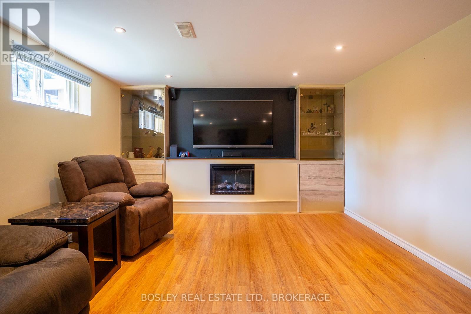 1568 Asgard Drive, Mississauga, Ontario  L5E 2B9 - Photo 13 - W12446789