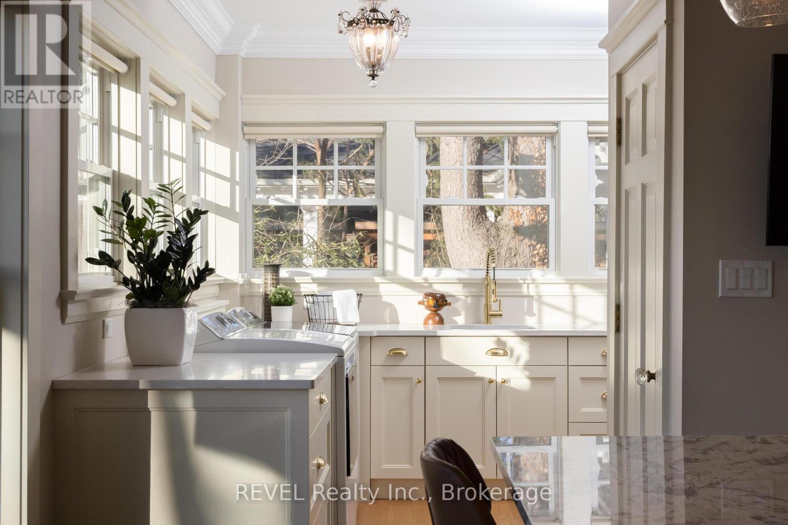 50 Hillcrest Avenue, St. Catharines, Ontario  L2R 4Y1 - Photo 10 - X12394210