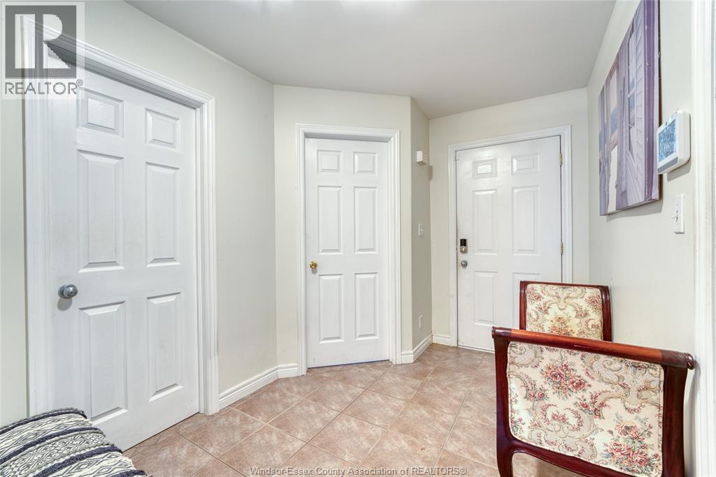 11460 Timber Bay Crescent, Windsor, Ontario N8R 2K9 - Photo 8 - 25028337