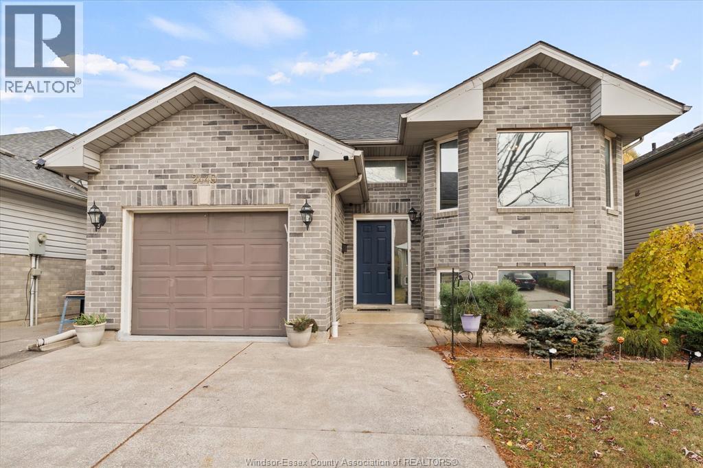 2440 TIMBERCREST, windsor, Ontario