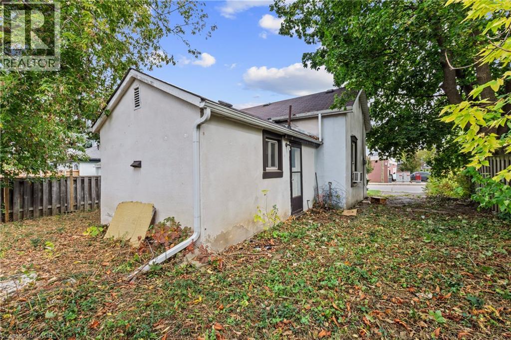 70 Murray Street, Brantford, Ontario N3S 5N9 - Photo 3 - 40786584