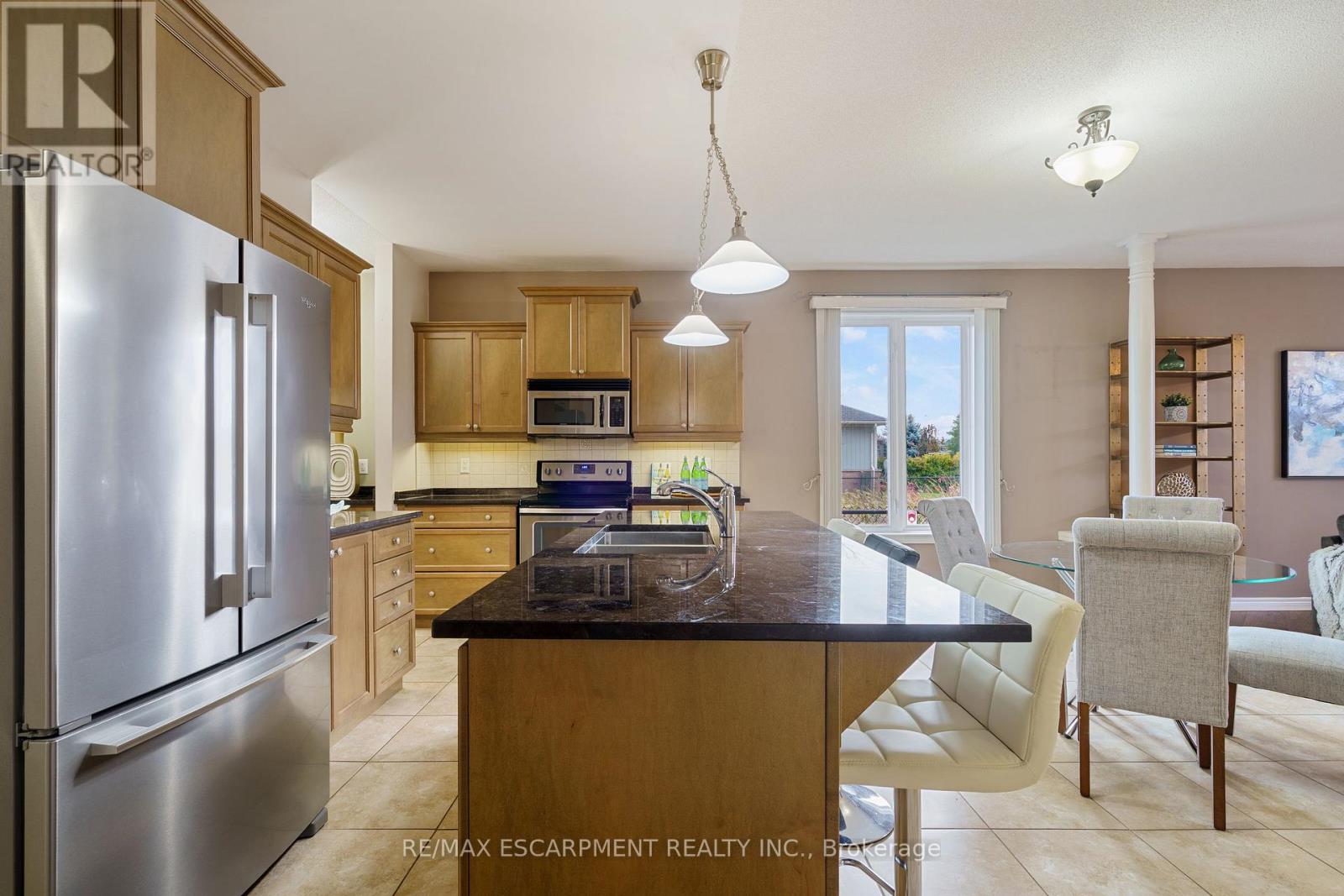 25 Sidare Court, Grimsby, Ontario L3M 4E8 - Photo 11 - X12521382