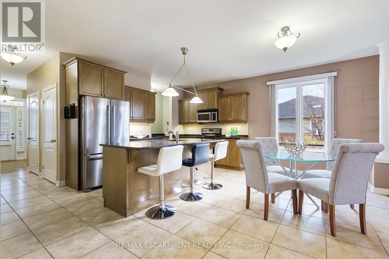 25 Sidare Court, Grimsby, Ontario L3M 4E8 - Photo 12 - X12521382