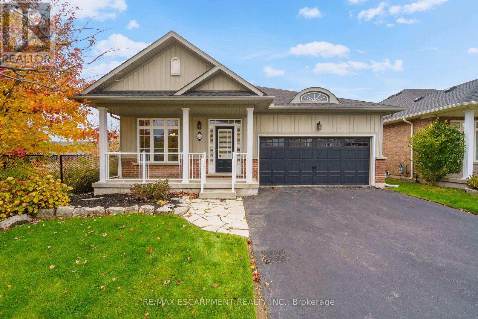 25 Sidare Court, Grimsby, Ontario L3M 4E8 - Photo 3 - X12521382