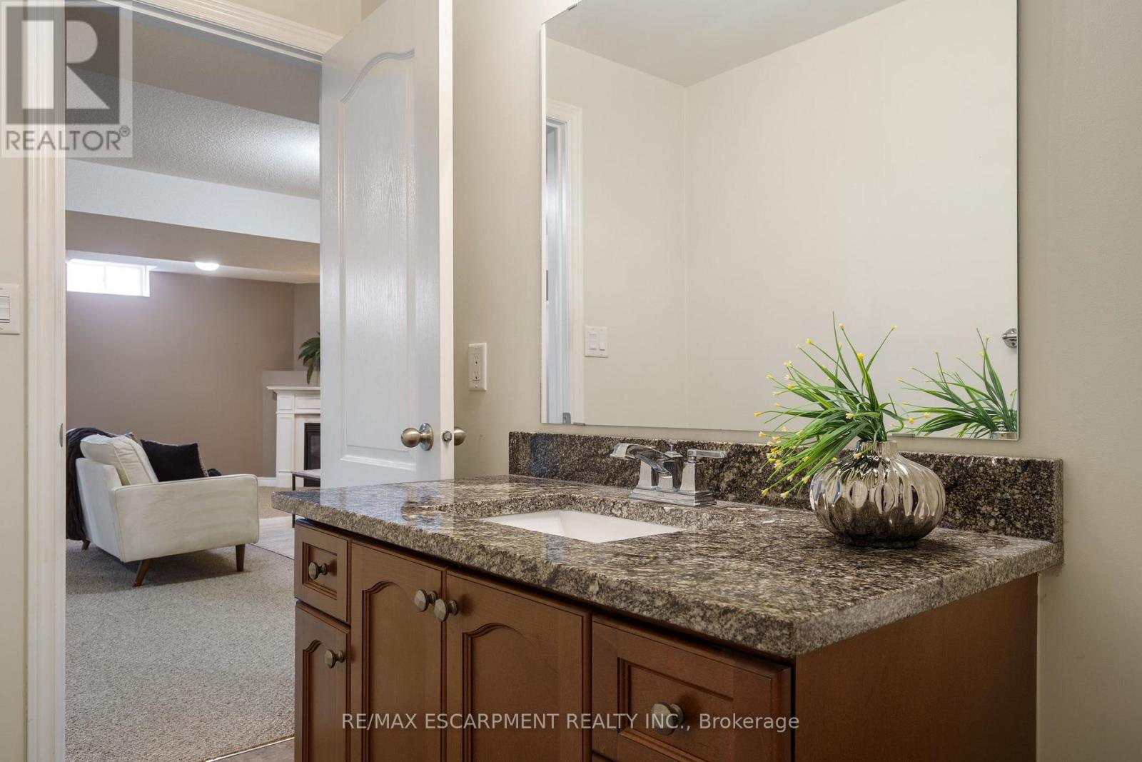 25 Sidare Court, Grimsby, Ontario L3M 4E8 - Photo 43 - X12521382