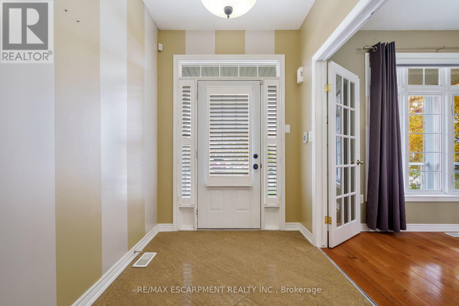 25 Sidare Court, Grimsby, Ontario L3M 4E8 - Photo 6 - X12521382