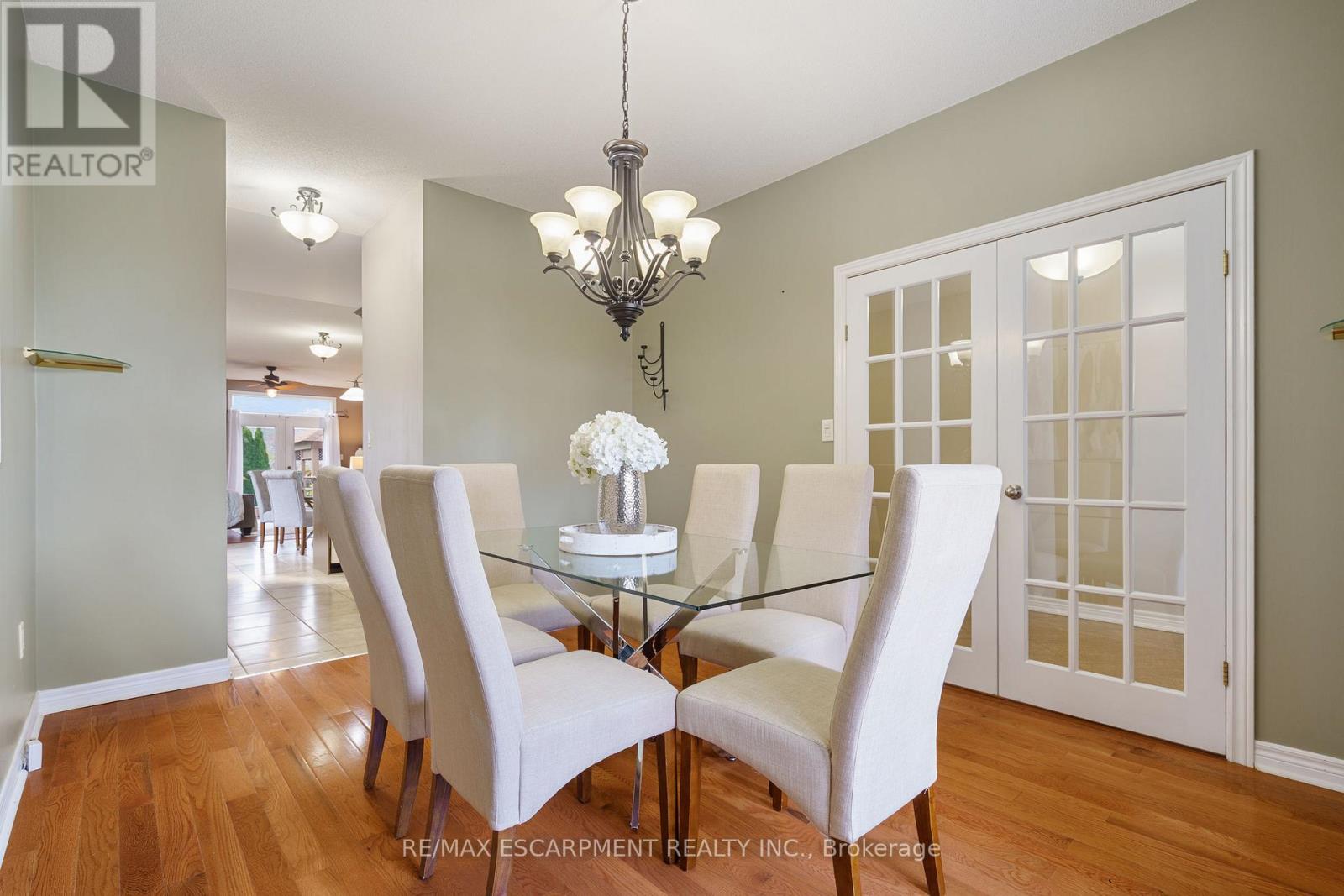 25 Sidare Court, Grimsby, Ontario L3M 4E8 - Photo 9 - X12521382