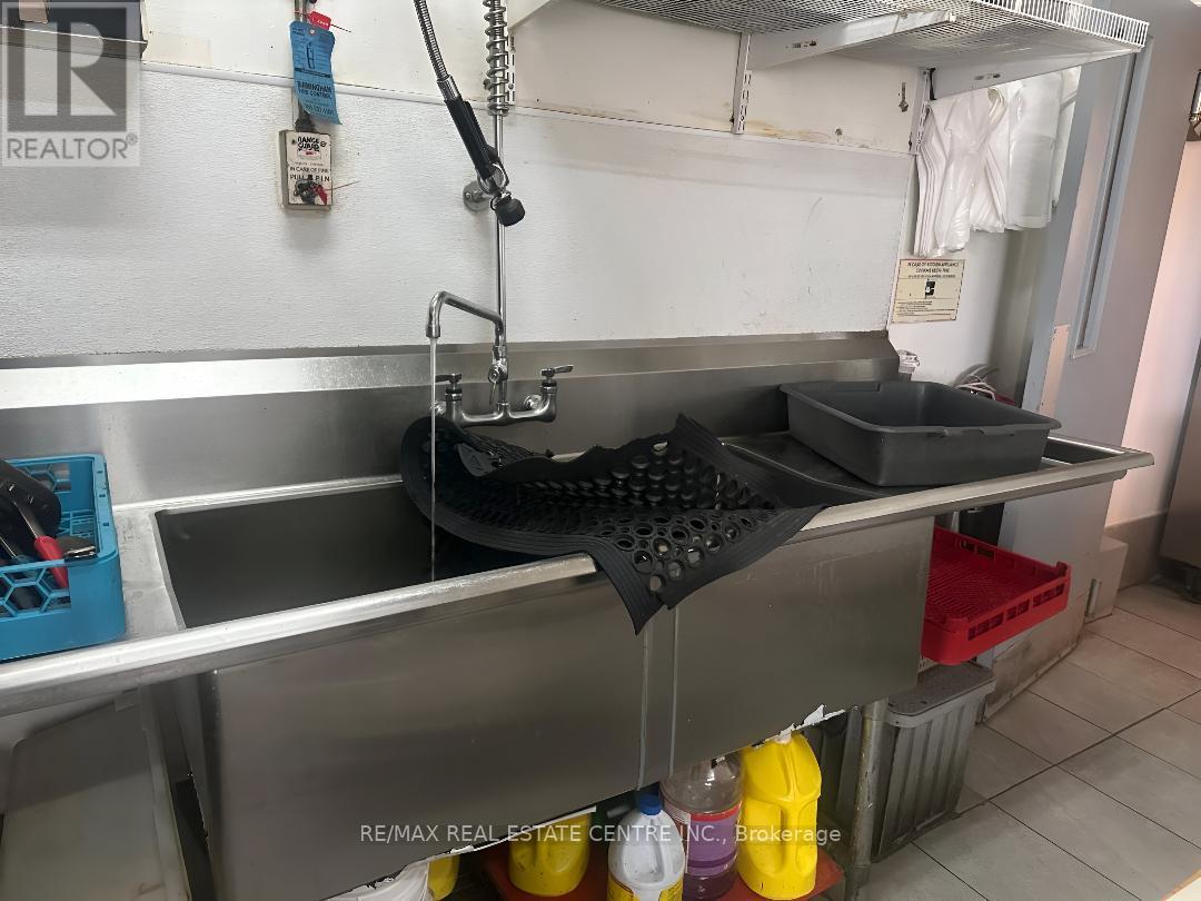 126 St. Paul Street, St. Catharines, Ontario  L2R 3M2 - Photo 17 - X12521384