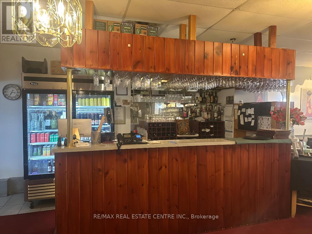 126 St. Paul Street, St. Catharines, Ontario  L2R 3M2 - Photo 5 - X12521384